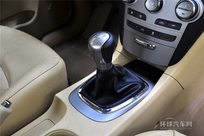 2010款 改款三廂 1.6L 手動尊貴型