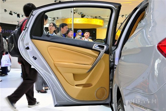 2010款 改款三廂 1.8L 自動尊貴型