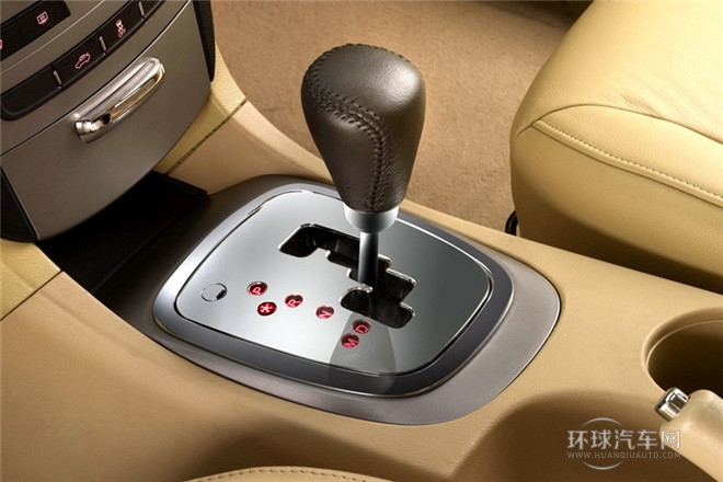 2010款 改款三廂 1.8L 自動尊貴型