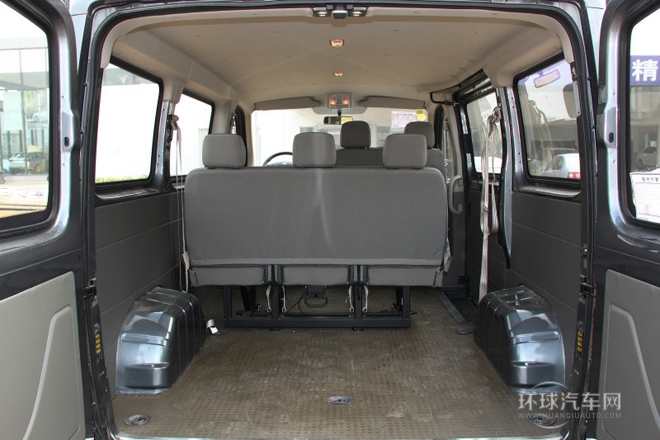 2014款 2.5T傲運通短軸低頂