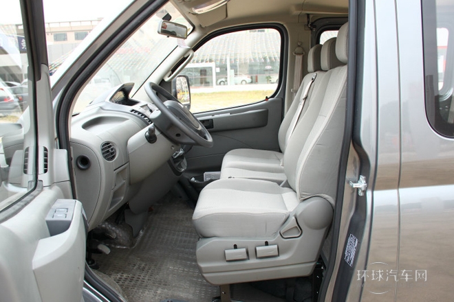 2014款 2.5T傲運通短軸低頂