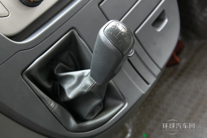 2014款 2.5T傲運(yùn)通短軸低頂