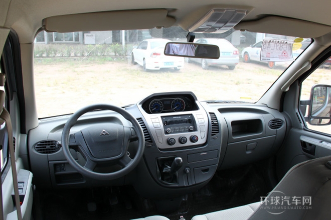 2014款 2.5T傲運通短軸低頂