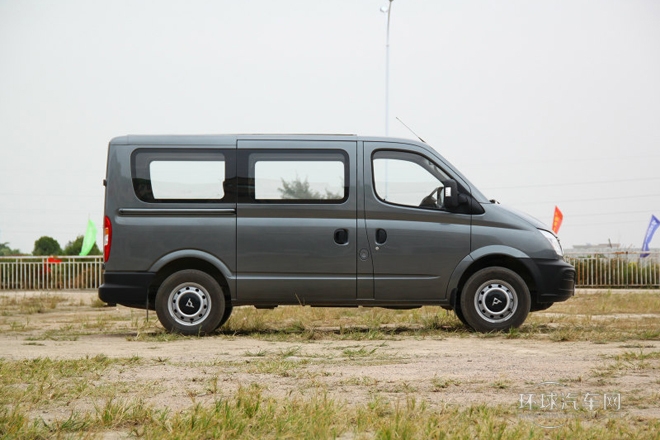 2014款 2.5T傲運通短軸低頂