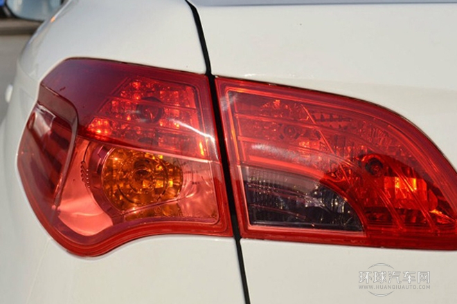 2011款 1.5L 自動豪華型