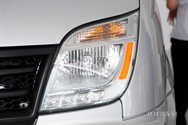 2011款 2.5T短軸中頂商杰版