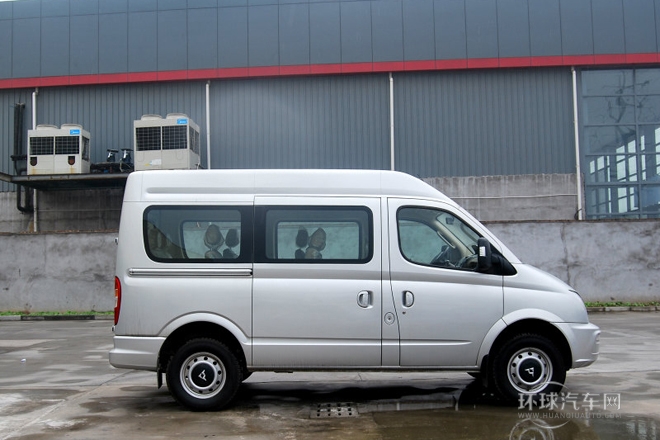 2011款 2.5T短軸中頂商杰版