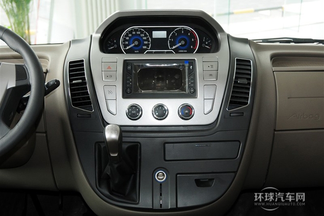 2011款 2.5T短軸低頂尊杰版