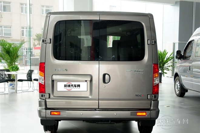 2011款 2.5T短軸低頂尊杰版