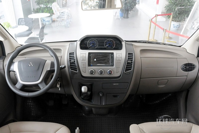 2011款 2.5T短軸中頂尊杰版