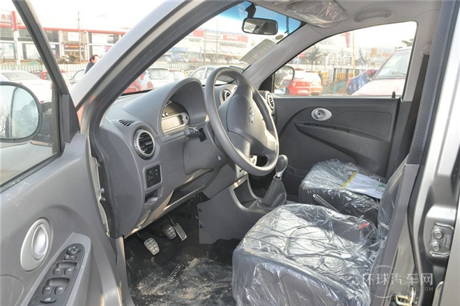 2012款 1.0L 手動標(biāo)準(zhǔn)型