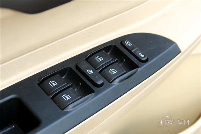 2012款 1.8L 手動舒適版