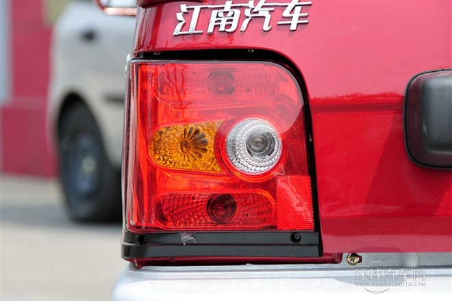 2010款 0.8L 尊貴型