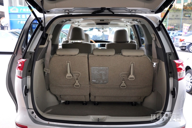 2012款 2.4 7人座豪華版