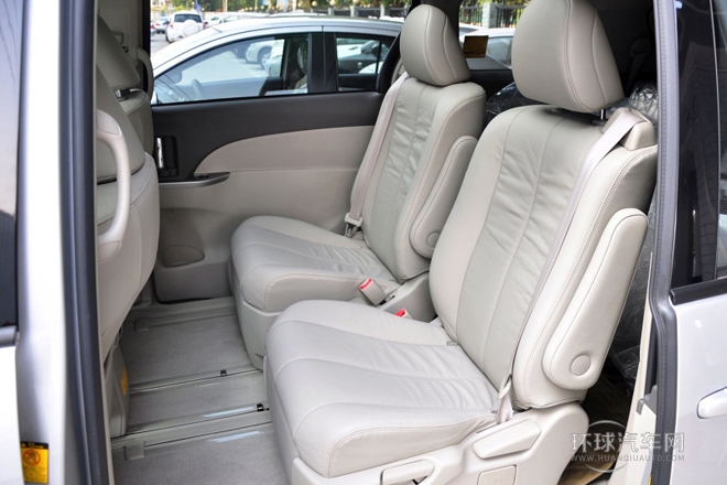 2012款 2.4 7人座豪華版