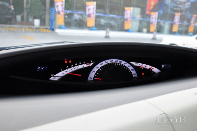 2012款 2.4 7人座豪華版