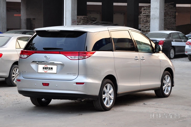 2012款 2.4 7人座豪華版