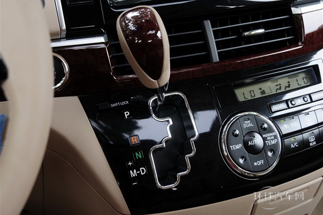 2012款 2.4 7人座標準版