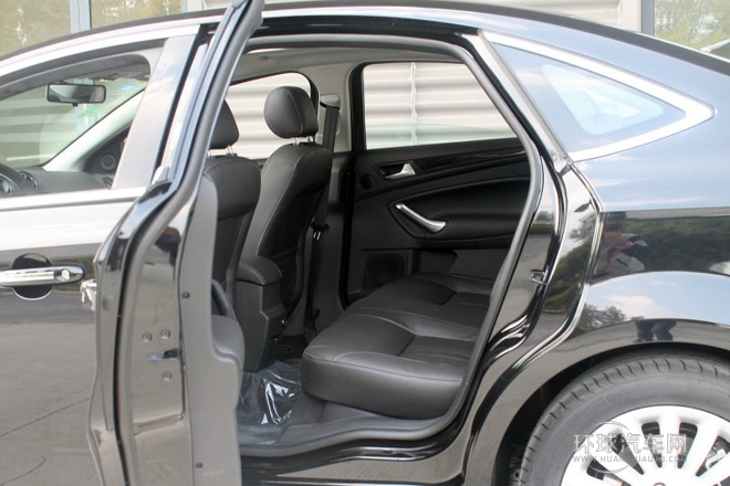 2013款 2.3L 豪華型