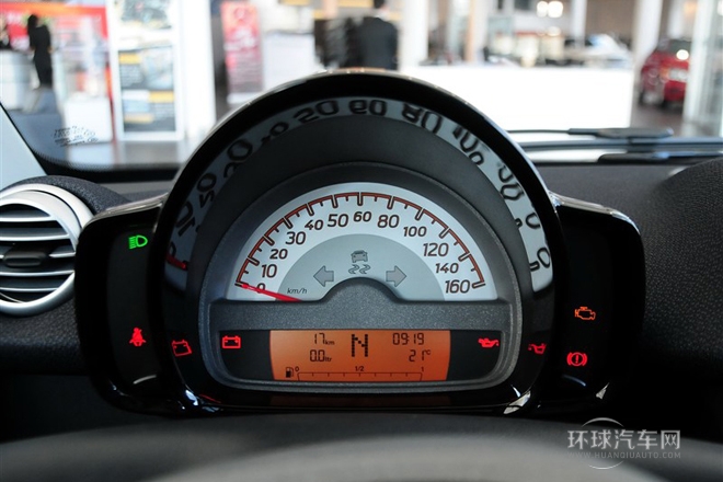 2014款 1.0 MHD 硬頂新年特別版