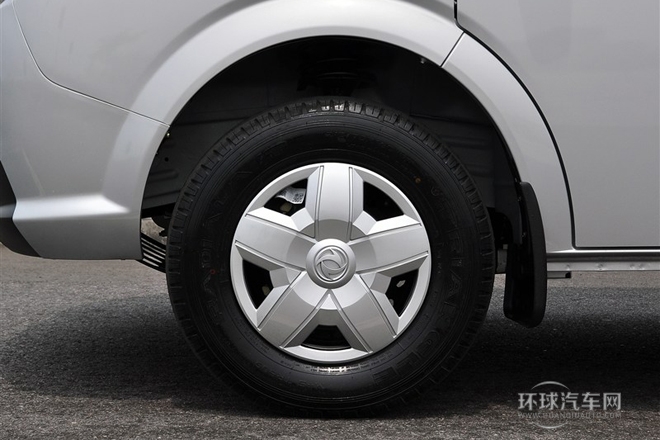 2014款 2.5T御利寶物流車標配短軸中頂ZD25