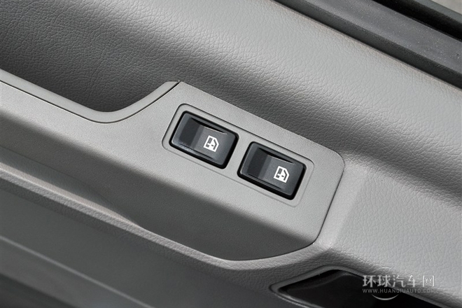 2014款 2.5T御利寶物流車標(biāo)配短軸中頂ZD25