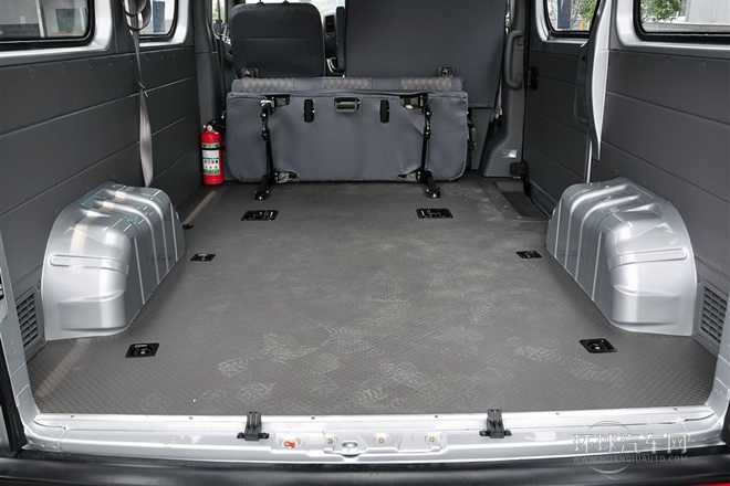 2014款 2.5T御利寶物流車標(biāo)配短軸中頂ZD25