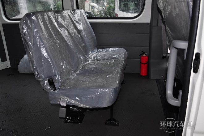 2014款 2.5T御利寶物流車標配短軸中頂ZD25