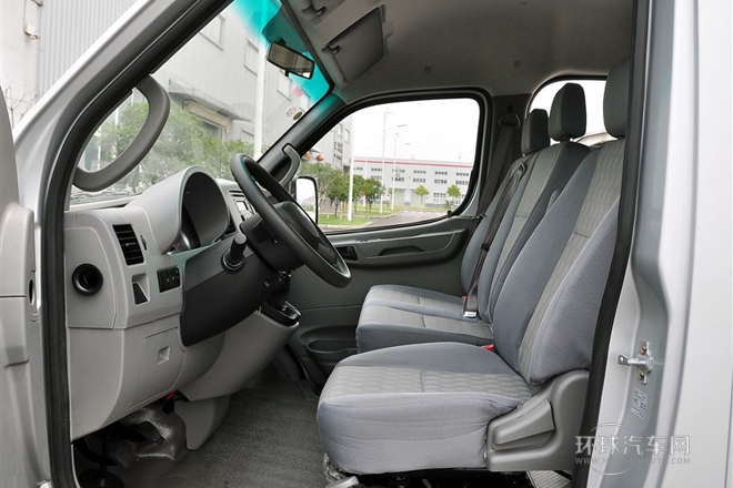 2014款 2.5T御利寶物流車標配短軸中頂ZD25