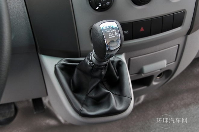 2014款 2.5T御利寶物流車標配短軸中頂ZD25