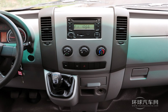 2014款 2.5T御利寶物流車標(biāo)配短軸中頂ZD25