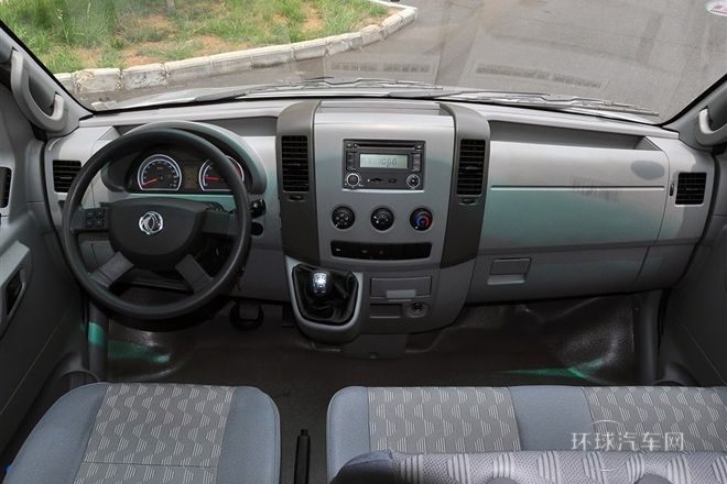 2014款 2.5T御利寶物流車標配短軸中頂ZD25