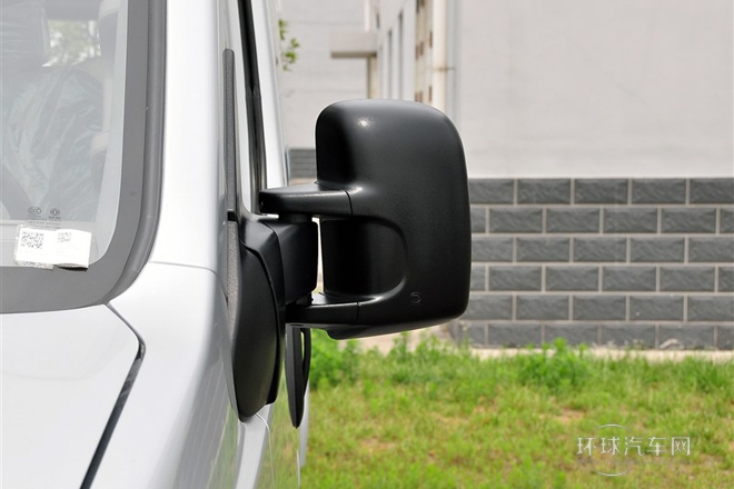 2014款 2.5T御利寶物流車標配短軸中頂ZD25