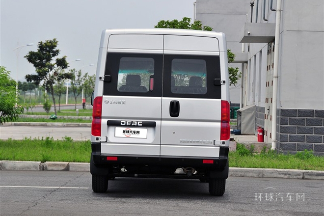 2014款 2.5T御利寶物流車標配短軸中頂ZD25