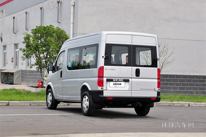 2014款 2.5T御利寶物流車標配短軸中頂ZD25