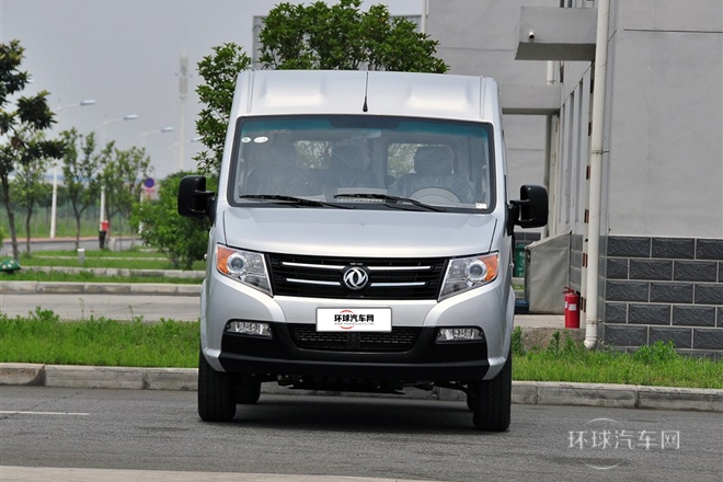 2014款 2.5T御利寶物流車標(biāo)配短軸中頂ZD25