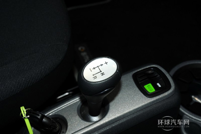 2012款 1.0 MHD 硬頂標準版