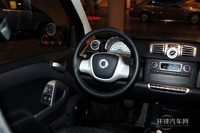 2012款 1.0 MHD 硬頂激情版