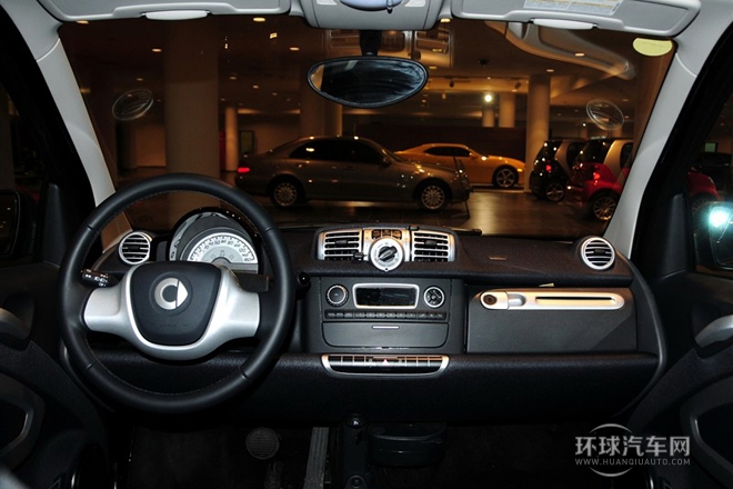 2012款 1.0 MHD 硬頂激情版