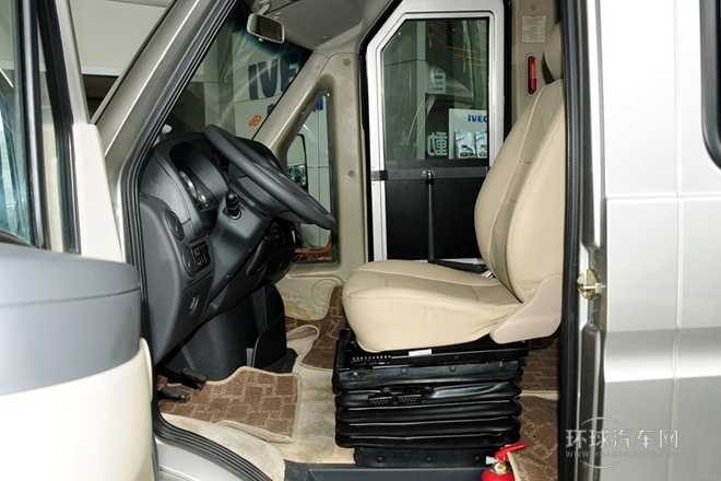 2009款 3.0T-A42基本型高頂