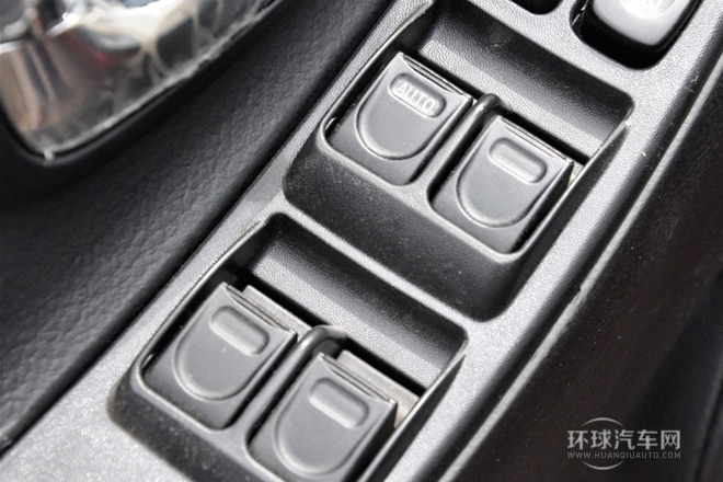 2013款 1.8L 自動5門標準型