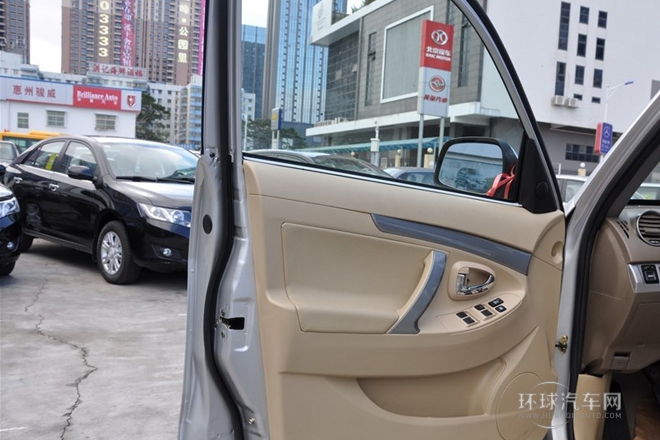 2013款 1.6L 手動5門標準型