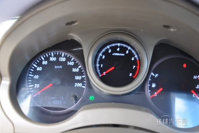 2013款 1.6L 手動(dòng)5門標(biāo)準(zhǔn)型