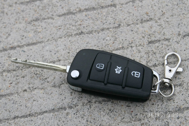 2012款 改款 1.8L 自動標準型