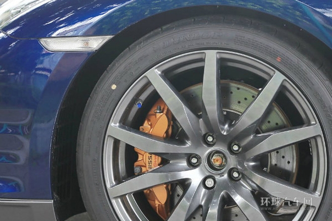 2015款 3.8T 動感酷黑內(nèi)飾版