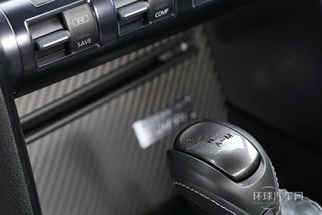 2015款 3.8T 動感酷黑內(nèi)飾版