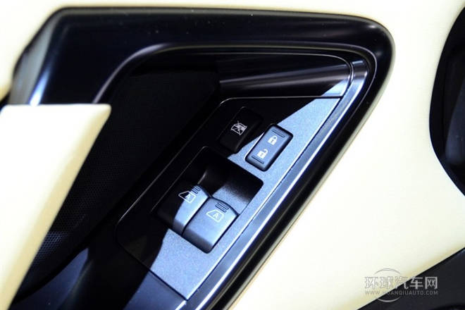 2015款 3.8T 時(shí)尚米白內(nèi)飾版