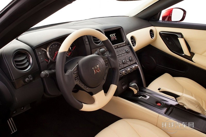 2015款 3.8T 時(shí)尚米白內(nèi)飾版