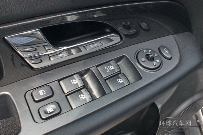 2011款 2.0T 兩驅精英導航版