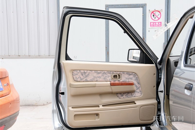 2011款 2.4L汽油四驅標準型